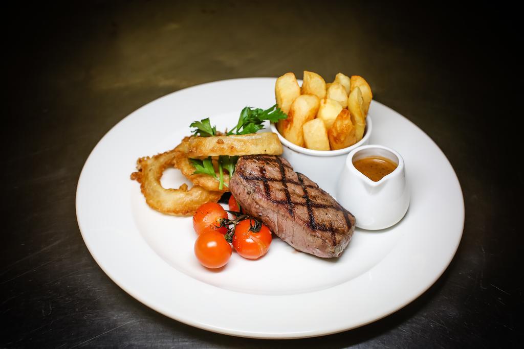 The Plough Inn & Restaurant コングルトン エクステリア 写真