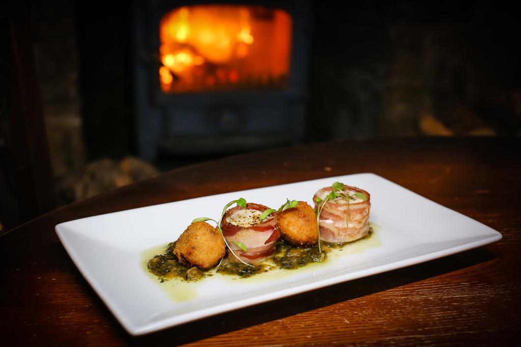 The Plough Inn & Restaurant コングルトン エクステリア 写真