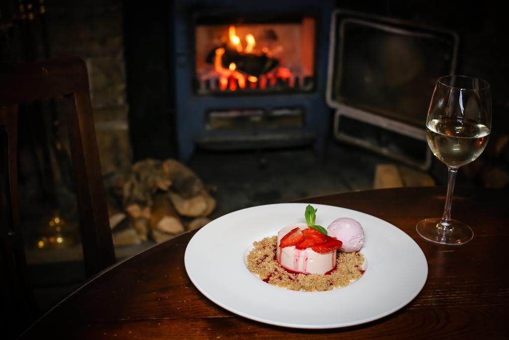 The Plough Inn & Restaurant コングルトン エクステリア 写真