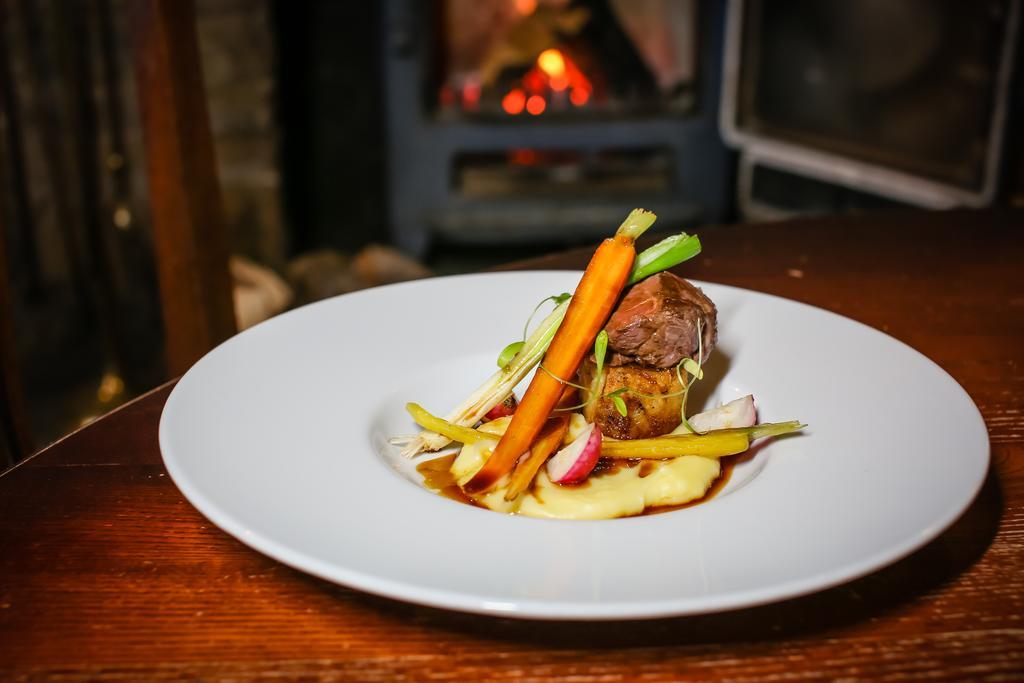 The Plough Inn & Restaurant コングルトン エクステリア 写真
